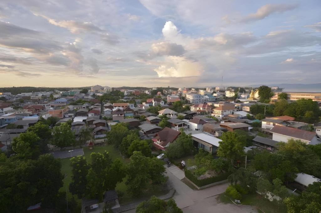 Phuglong Hotel Phayao Exterior photo